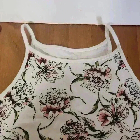 Torrid size two 2 floral tank - Picture 3 of 7